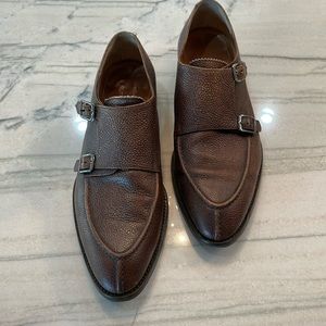 Pebble grain double monk slip ones.